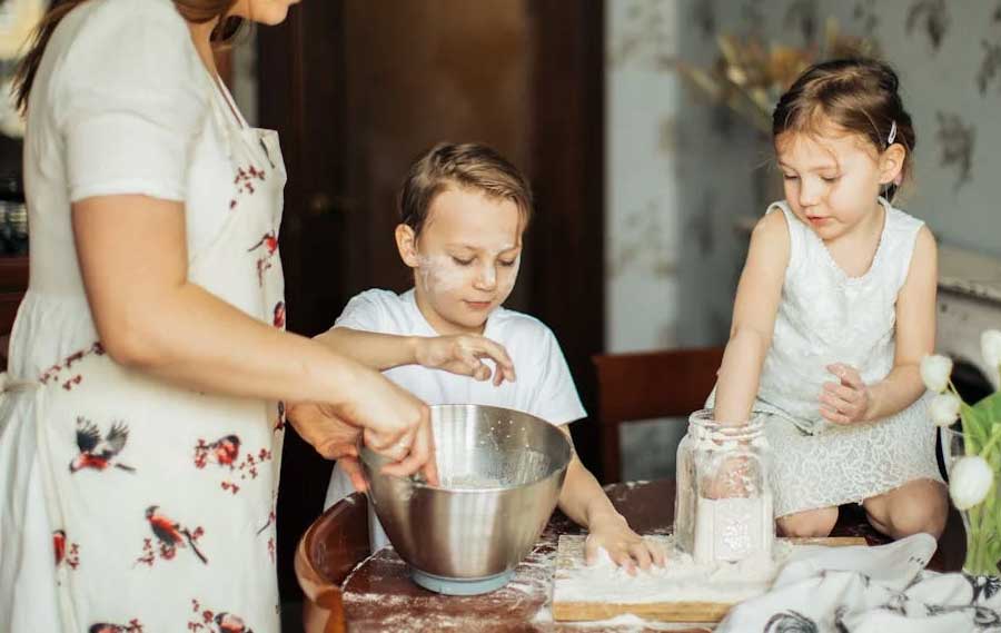 Benefits of Holiday Baking with Your Autistic Child