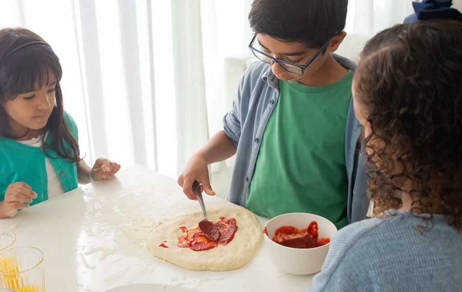 Benefits of Homemade Pizza for Autistic Children This Holiday